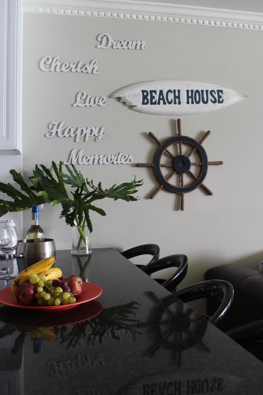Apartment Sands Breaks Front